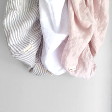 Load image into Gallery viewer, BASSINET PEONY FITTED SHEET